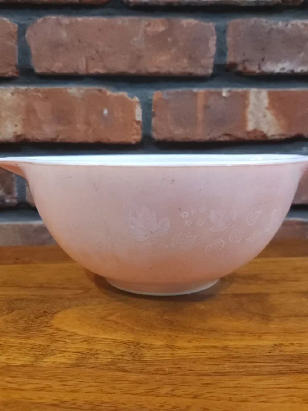 PYREX Vintage 1950s 442 1.5 Qt Gooseberry Cinderella Mixing Bowl in Pink